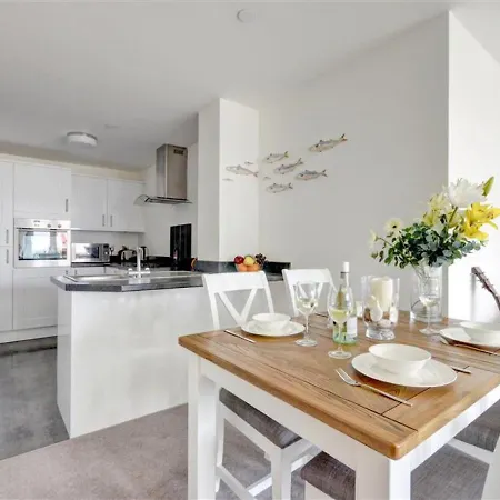 2 Bed In Oc-w062 *