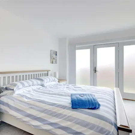 2 Bed In Oc-w062 * Whitby